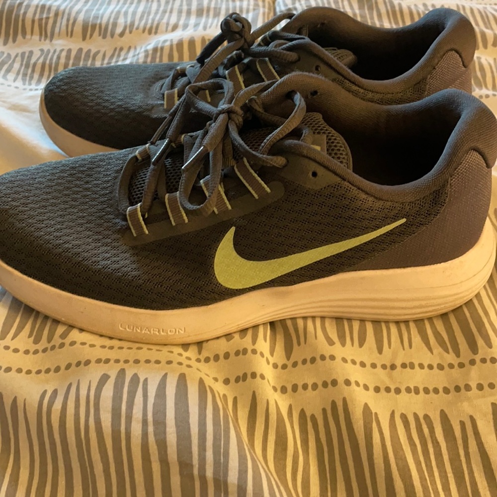 Lightly used Nike Lunarconverge athletic sneakers